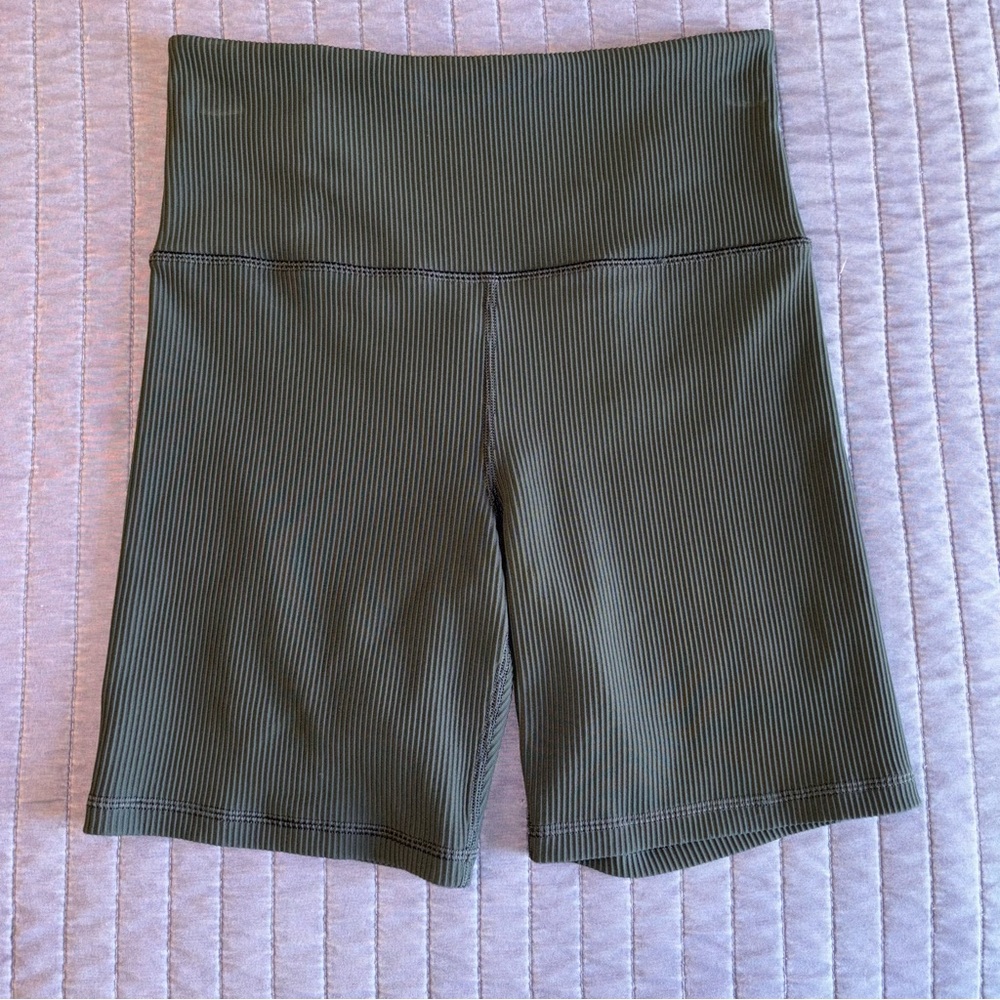 Athleta Elation Rib 7" Short in Olive Green